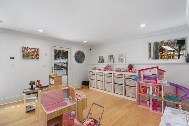 Interior, Recessed Lighting, Wood Texture Flooring