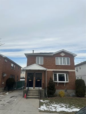 Exterior, Facade, Brick Facade, American Craftsman