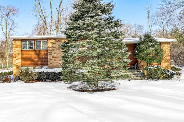 Exterior, Facade, Log Home