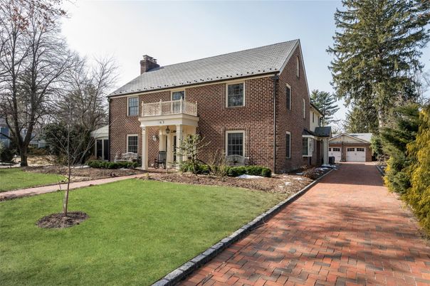 Exterior, Facade, Brick Facade, Georgian