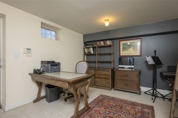 Home Office, Interior