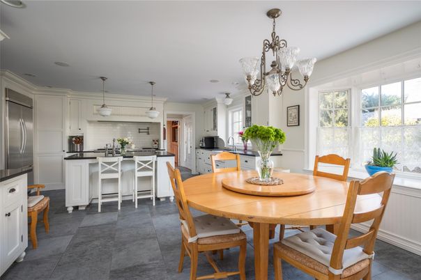 Chandelier, Dining room, Interior, Kitchen, Pendant Lights, Stainless Steel Appliances
