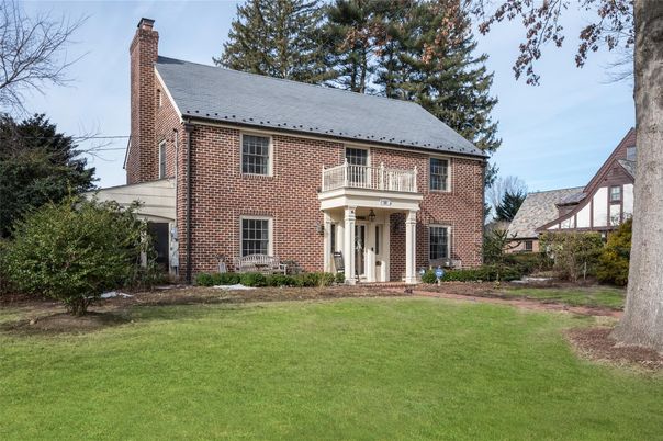 Exterior, Facade, Brick Facade, Georgian