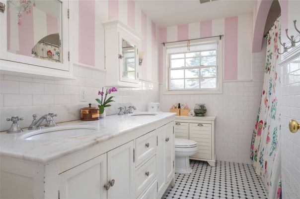 Bathroom, Dual Sink Vanities, Interior