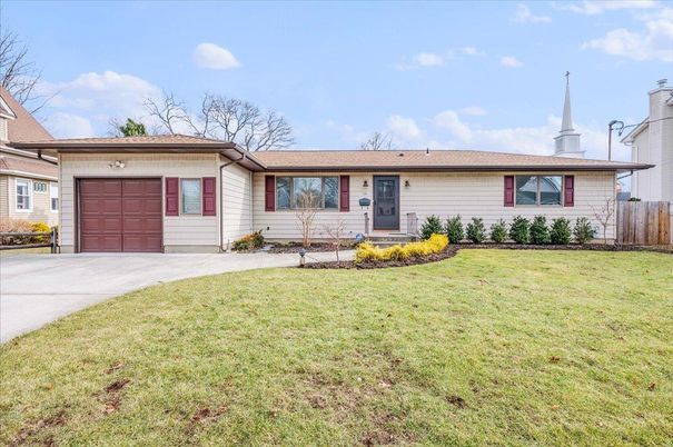 Attached, Exterior, Facade, Ranch