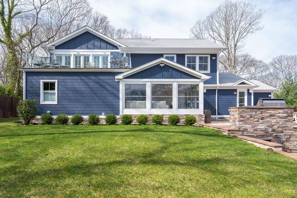 Attached, Exterior, Facade, American Craftsman