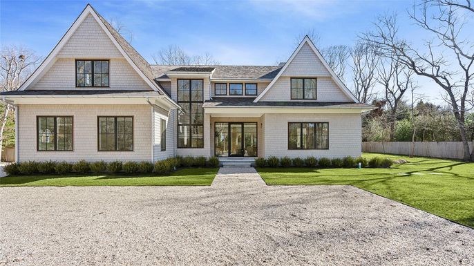 Exterior, Facade, Farmhouse