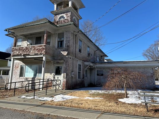 Exterior, Facade, American Foursquare
