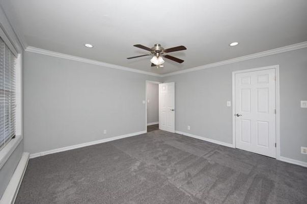Empty room, Interior, Recessed Lighting