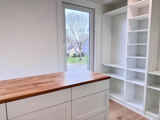 Interior, Walk-in Closets, Wood Texture Flooring