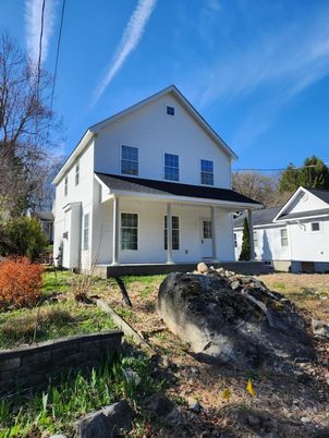 Exterior, Facade, Farmhouse