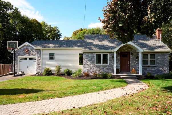 Attached, Exterior, Facade, Cape Cod