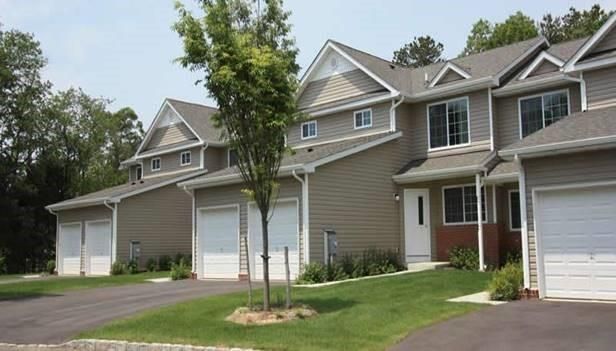 Attached, Exterior, Facade, American Craftsman