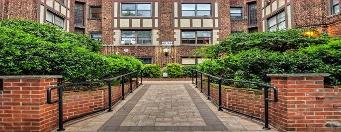 Exterior, Facade, Brick Facade, Rowhouse