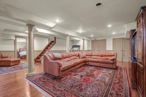 Fitness Equipment, Interior, Living room, Recessed Lighting, Wood Texture Flooring