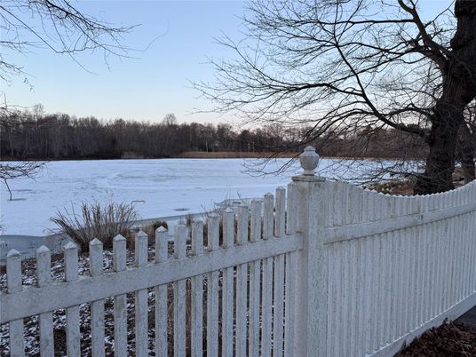 Exterior, Lake