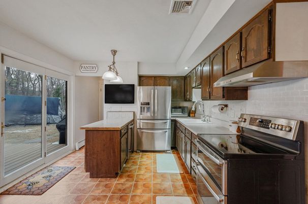 Interior, Kitchen, Pendant Lights, Stainless Steel Appliances