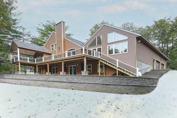 Exterior, Facade, Log Home