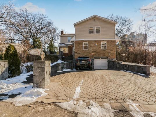 Attached, Exterior, Facade, Raised Ranch