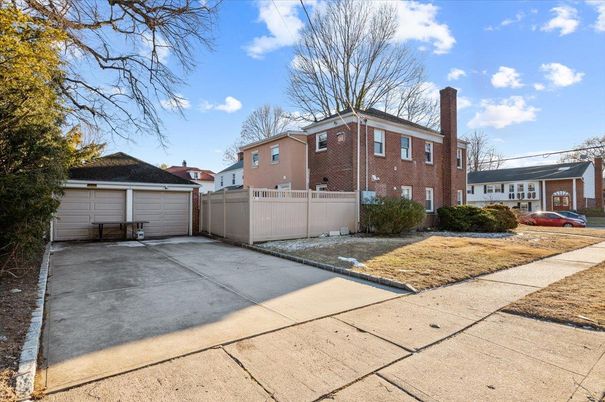 Detached Garage, Exterior