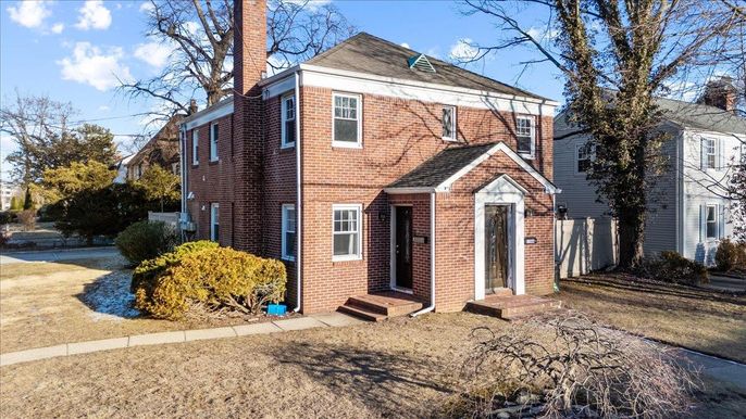 Exterior, Facade, Brick Facade, Georgian
