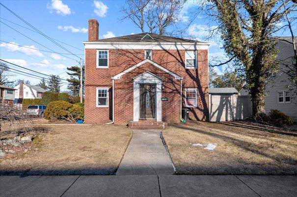 Exterior, Facade, Brick Facade, Georgian