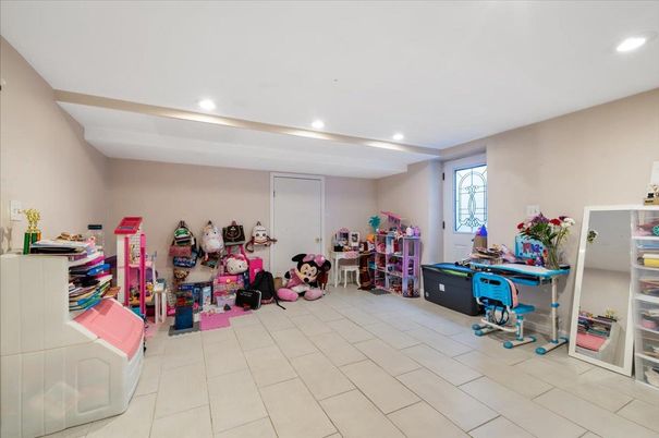 Game Room, Interior, Recessed Lighting