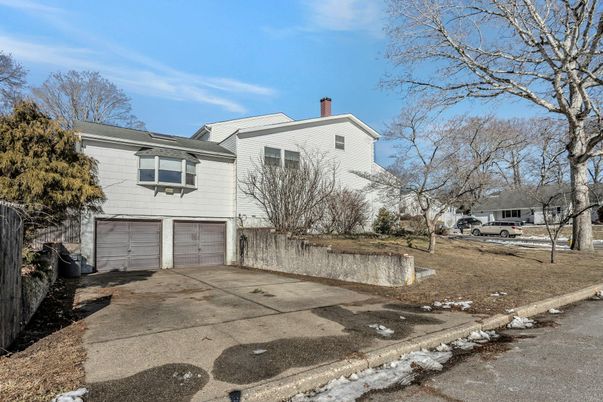 Attached, Exterior, Facade, Raised Ranch