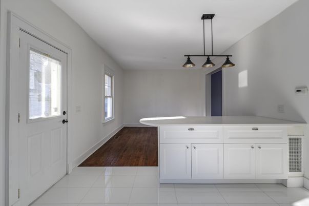 Bathroom, Interior, Pendant Lights, Wood Texture Flooring
