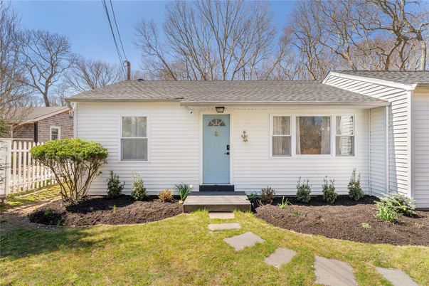 Exterior, Facade, Cape Cod