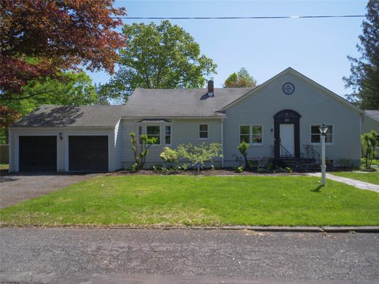 Attached, Exterior, Facade, Ranch