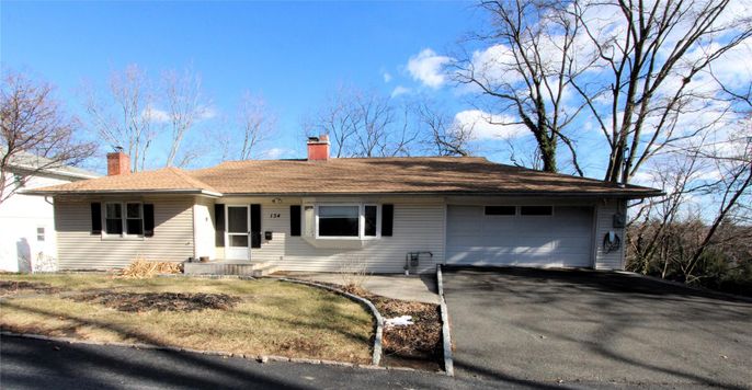 Attached, Exterior, Facade, Ranch