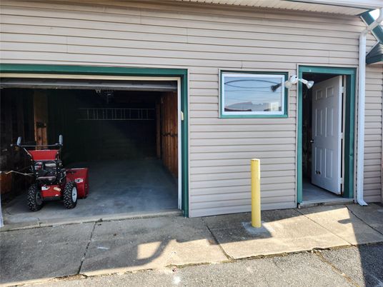Detached Garage, Exterior
