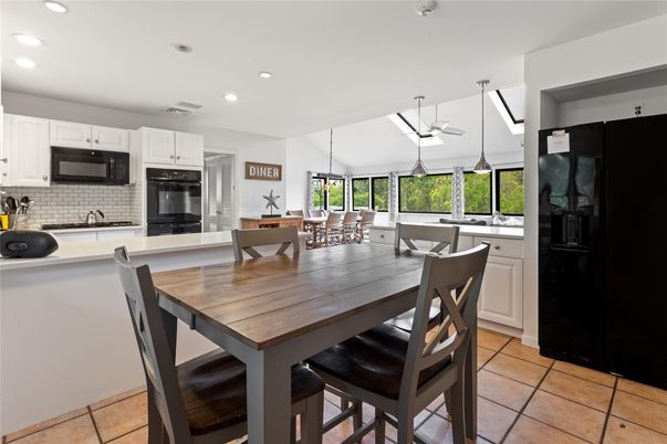 Dining room, Interior, Kitchen, Pendant Lights, Recessed Lighting, Stainless Steel Appliances