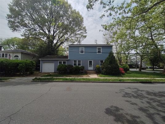 Attached, Exterior, Facade, Split Level