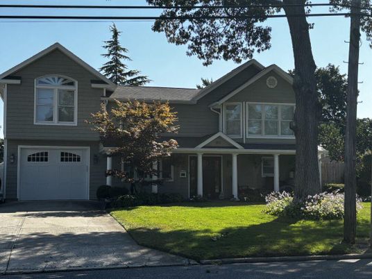 Attached, Exterior, Facade, American Craftsman