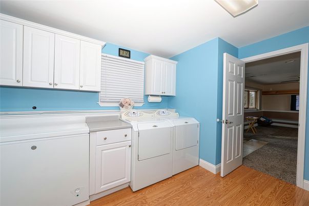Interior, Utility Closets, Washer, Wood Texture Flooring