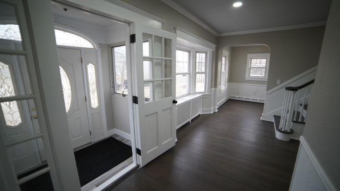 Interior, Recessed Lighting, Wood Texture Flooring