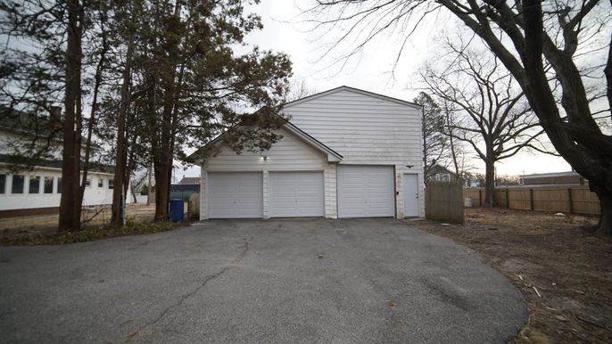 Detached Garage, Exterior