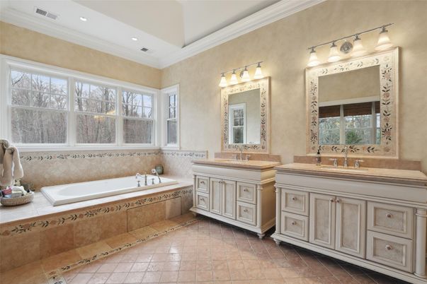 Bathroom, Dual Sink Vanities, Interior, Recessed Lighting