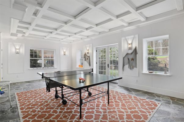 Game Room, Interior