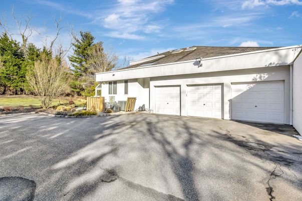 Detached Garage, Exterior