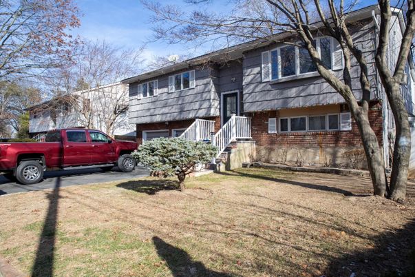 Attached, Exterior, Facade, Brick Facade, Raised Ranch