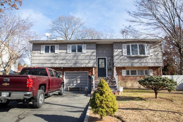 Attached, Exterior, Facade, Brick Facade, Raised Ranch