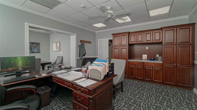 Home Office, Interior