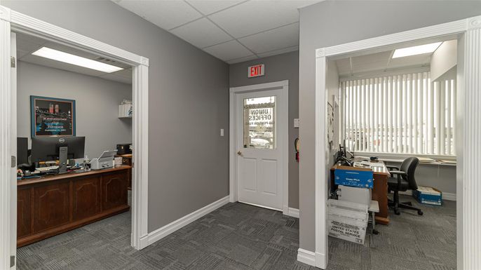 Home Office, Interior
