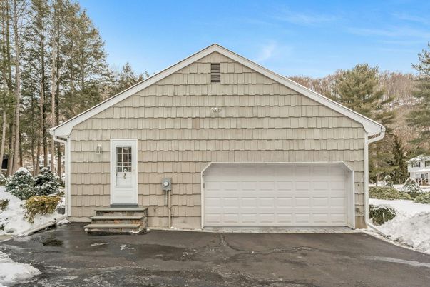 Detached Garage, Exterior