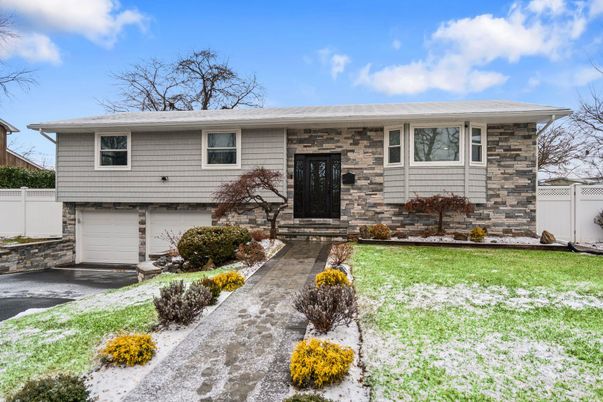 Attached, Exterior, Facade, Raised Ranch