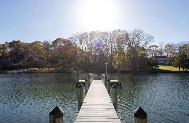 Exterior, Lake