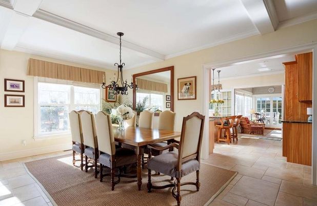 Chandelier, Dining room, Interior, Pendant Lights